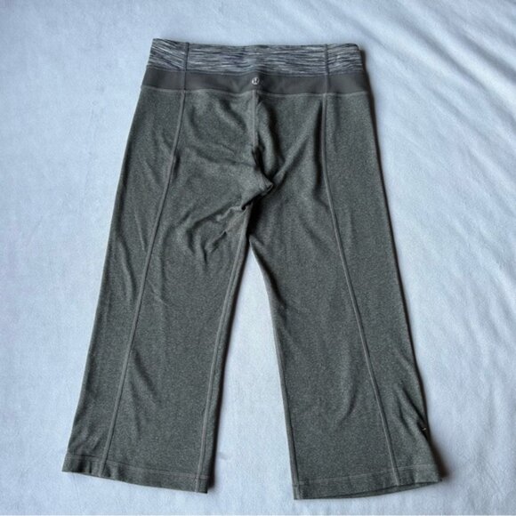 Lululemon ~ Groove Crop ~ Heathered Wren ~ Womens Size 6 - Picture 2 of 6